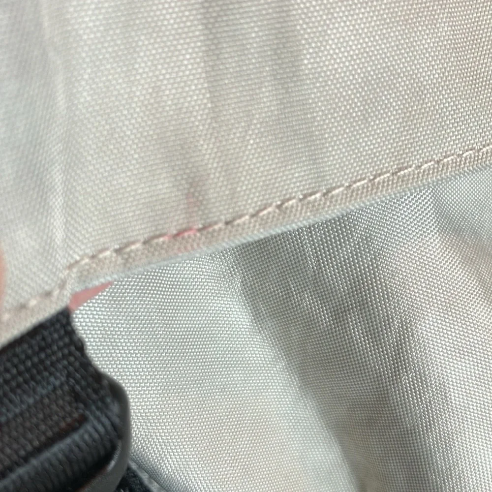 GU Baggu messenger bag in gray silver!